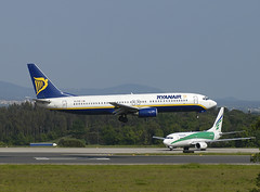 Ryanair B737-8AS EI-CSE GRO 15/05/2004