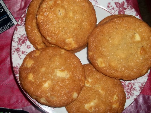 Girl's Nite In Menu: White Chocolate Macadamian Nut Cookies