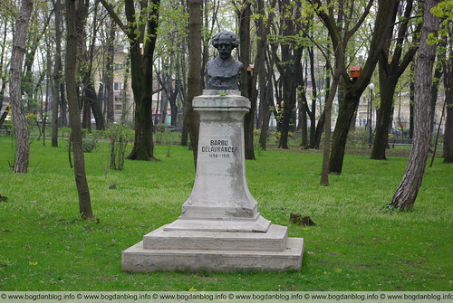 Statuie Barbu Stefanescu  Delavrancea