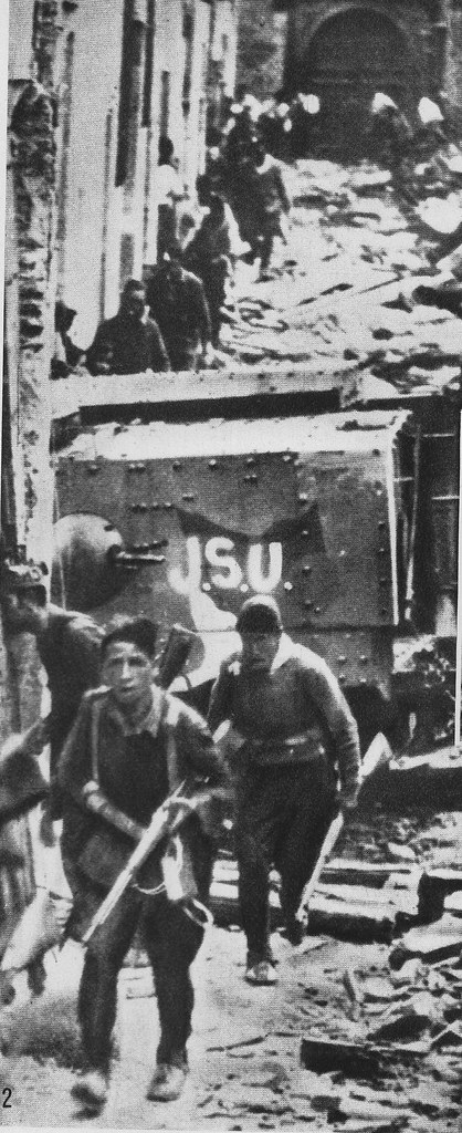Soldados republicanos al frente del teniente Luis Barceló en la calle de Santa Fe de Toledo ala salto del Alcázar. 18-20 de septiembre de 1936.