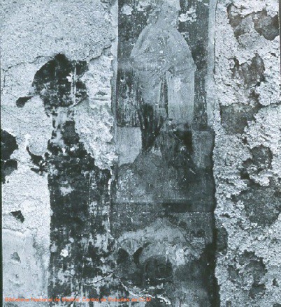 Restos de pinturas en la Iglesia de San Lorenzo de Toledo fotografiados tras ser incendiada en 1936