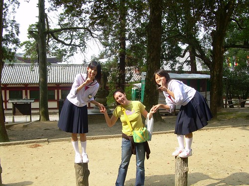 Vero con dos niñas japonesas en Nara