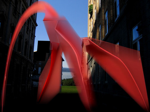 Alexander Calder • <a style="font-size:0.8em;" href="http://www.flickr.com/photos/30735181@N00/2295450961/" target="_blank">View on Flickr</a>