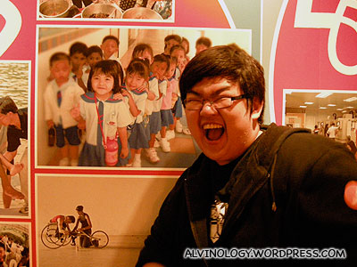 Yongwei excited to see his first loves photo