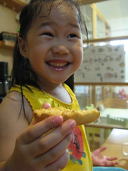 20080920-yoyo吃餅 (2)