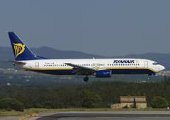 Ryanair B737-8AS EI-DAJ GRO 05/06/2004