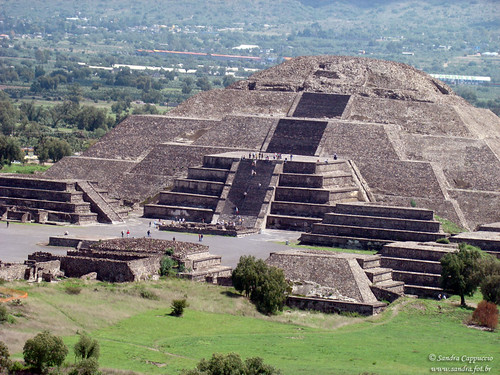 Pirâmides Astecas em Teotihuacán - México - a photo on Flickriver