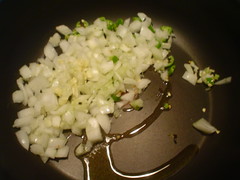 Sofriendo cebolla, ajo y chile