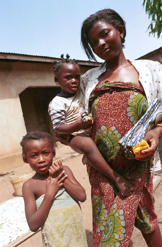 Togo West Africa Togolese Family Mother & Child close to Palimé formerly known as Kpalimé a city in Plateaux Region Togo near the Ghanaian border 25 April 1999 002<br/>© <a href="https://flickr.com/people/41087279@N00" target="_blank" rel="nofollow">41087279@N00</a> (<a href="https://flickr.com/photo.gne?id=3237842682" target="_blank" rel="nofollow">Flickr</a>)