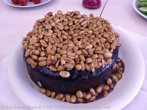 Caramel-Peanut-Topped Brownie Cake 001