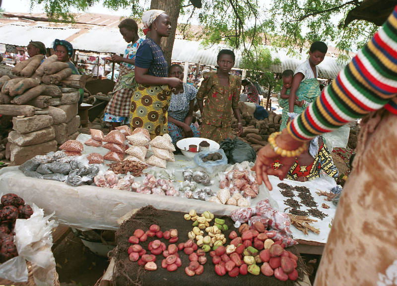 Togo West Africa Street Market Palimé formerly known as Kpalimé is a city in Plateaux Region Togo near the Ghanaian border 23 April 1999 002<br/>© <a href="https://flickr.com/people/41087279@N00" target="_blank" rel="nofollow">41087279@N00</a> (<a href="https://flickr.com/photo.gne?id=3237874968" target="_blank" rel="nofollow">Flickr</a>)