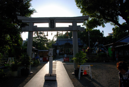 蒲田神社的入口，清晨有很多附近的住戶來祈願