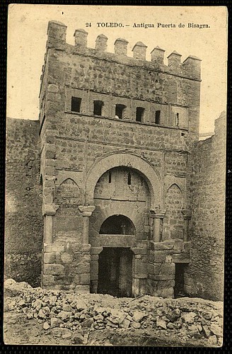 Puerta vieja de Bisagra o de Alfonso VI (Toledo) tras su restauración. Principios del siglo XX. Foto Lacoste 1911