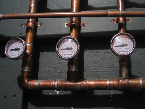 Heat system pressure gauges
