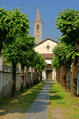 Kirche Lago Maggiore • <a style="font-size:0.8em;" href="http://www.flickr.com/photos/87057381@N00/2644301364/" target="_blank">View on Flickr</a>