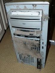 Computadora con polvo