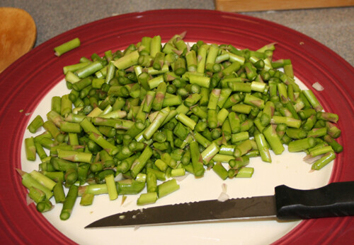 Cut the remaining asparagus into slices.