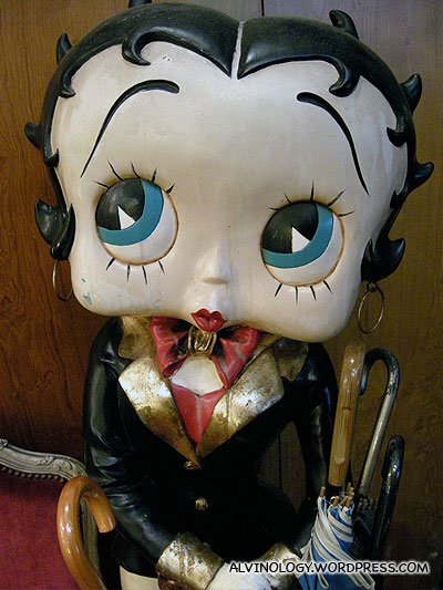 Giant Betty Boop statue that dont really fit in