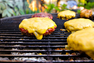 How to Tell the Temperature of a Grill Without a Thermometer :: The Meatwave