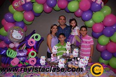 DSC_5743 La festejada acompañada por sus papás, Laura Contreras de Elizondo y Rodrigo Elizondo y sus hermanos, Daniel y Rodrigo.