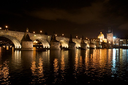 Praga de Noche Foto Atribución Creative Commons / Flickr: NoMeEscuches