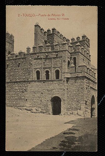 Puerta vieja de Bisagra o de Alfonso VI (Toledo) tras su restauración. Principios del siglo XX. Foto Linares.