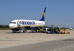 Ryanair B737-8AS EI-DCI GRO 04/06/2006