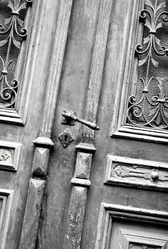 Nice old door<br/>© <a href="https://flickr.com/people/94059613@N00" target="_blank" rel="nofollow">94059613@N00</a> (<a href="https://flickr.com/photo.gne?id=12975813793" target="_blank" rel="nofollow">Flickr</a>)
