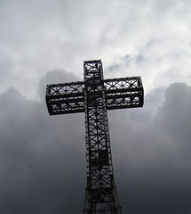 Anglų lietuvių žodynas. Žodis crosses reiškia kryžiai lietuviškai.