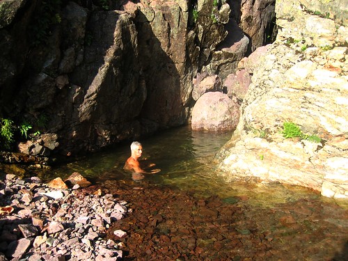 Arrivée au ruisseau de Bocca Rossa : baignade dans la vasque