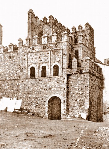 Puerta vieja de Bisagra o de Alfonso VI (Toledo) tras su restauración. Principios del siglo XX