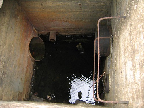 Storm drain access pit