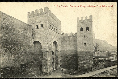 Puerta vieja de Bisagra o de Alfonso VI (Toledo) tras su restauración. Principios del siglo XX. Fototipia Thomas, 1910