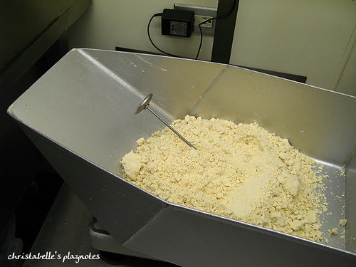 misterdonut廚房測量麵粉溫度