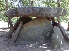 Anglų lietuvių žodynas. Žodis dolmens reiškia <li>dolmens</li> lietuviškai.