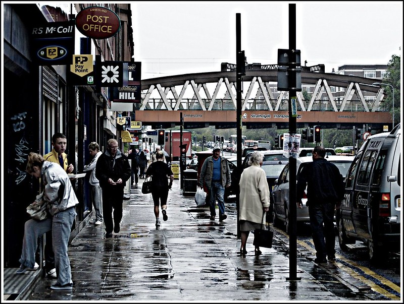anniesland in the rain<br/>© <a href="https://flickr.com/people/7476336@N07" target="_blank" rel="nofollow">7476336@N07</a> (<a href="https://flickr.com/photo.gne?id=3837906978" target="_blank" rel="nofollow">Flickr</a>)