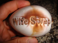Anglų lietuvių žodynas. Žodis wife-swapping reiškia n susikeitimas žmonomis lietuviškai.