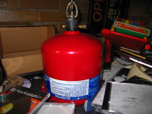 Ceiling fire extinguisher with sprinkler head