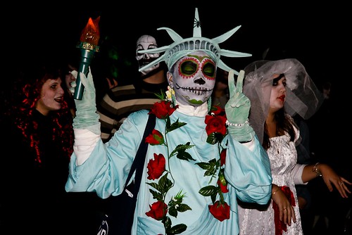 nyc newyorkcity costumes roses people usa newyork halloween thevillage village unitedstates manhattan parade statueofliberty halloweenparade newyorksvillagehalloweenparade