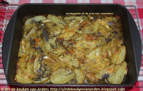 Aardappelen uit de oven met camembert, sinaasappel en maanzaad