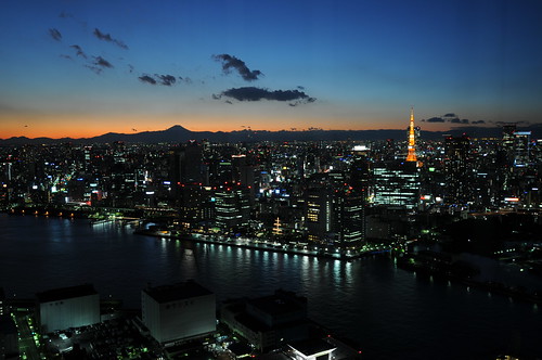 夕暮れ時の富士山と東京タワーです。ピン＊...