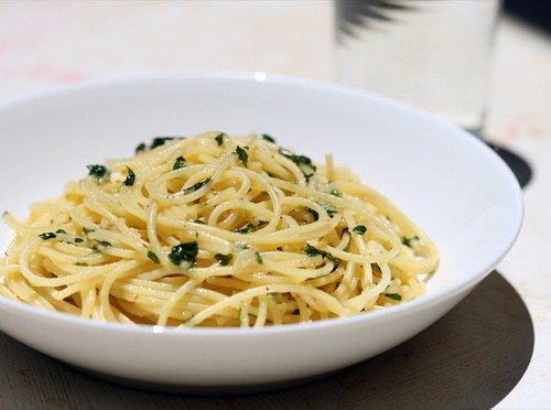 Spaghetti with garlic & olive oil