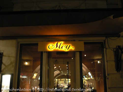 Mein Abend in Berlin: Eingang Restaurant Mey Berlin