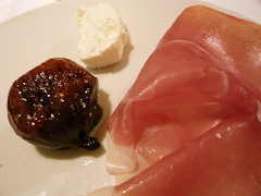 Culaccia ham with fig and fresh cheese