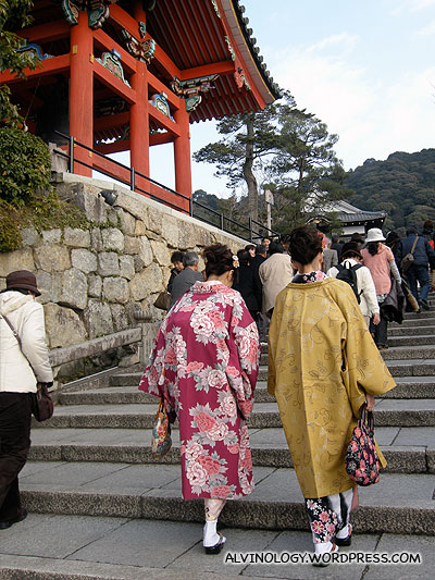 Ladies in kimono making their way up the shrines