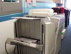 Anglų lietuvių žodynas. Žodis photocopier reiškia n fotokopijavimo aparatas lietuviškai.