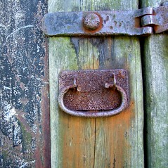 door barn rust leicestershire decay garthorpe (Photo: tina negus on Flickr)