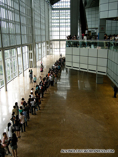 Full view of the queue from the third to fourth floor