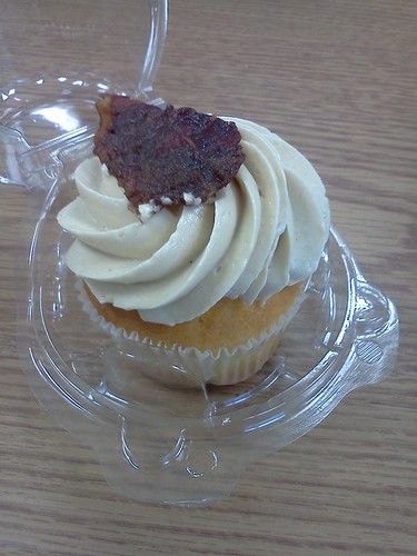 Buttermilk Cupcake with Maple Frosting and Candied Bacon