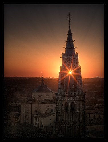 Sol entre campanas - Catedral de Toledo por David Utrilla